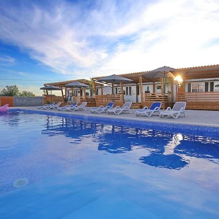 Poolside Mobile Home Turanj Eksteriør bilde