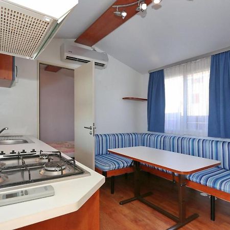 Poolside Mobile Home Turanj Eksteriør bilde