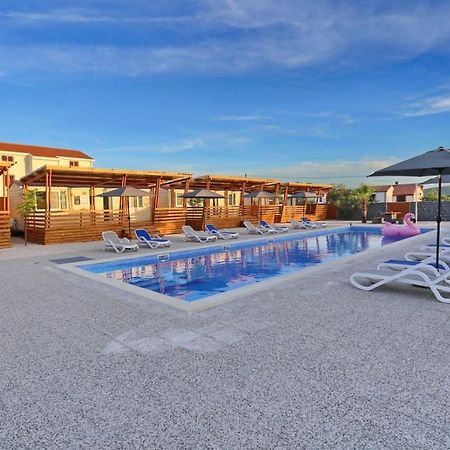 Poolside Mobile Home Turanj Eksteriør bilde