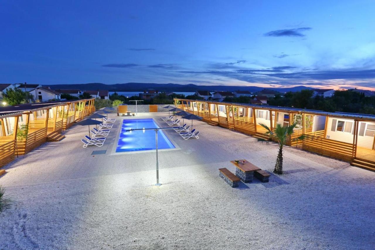 Poolside Mobile Home Turanj Eksteriør bilde