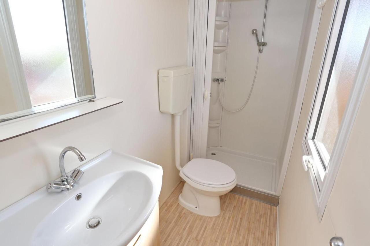 Poolside Mobile Home Turanj Eksteriør bilde