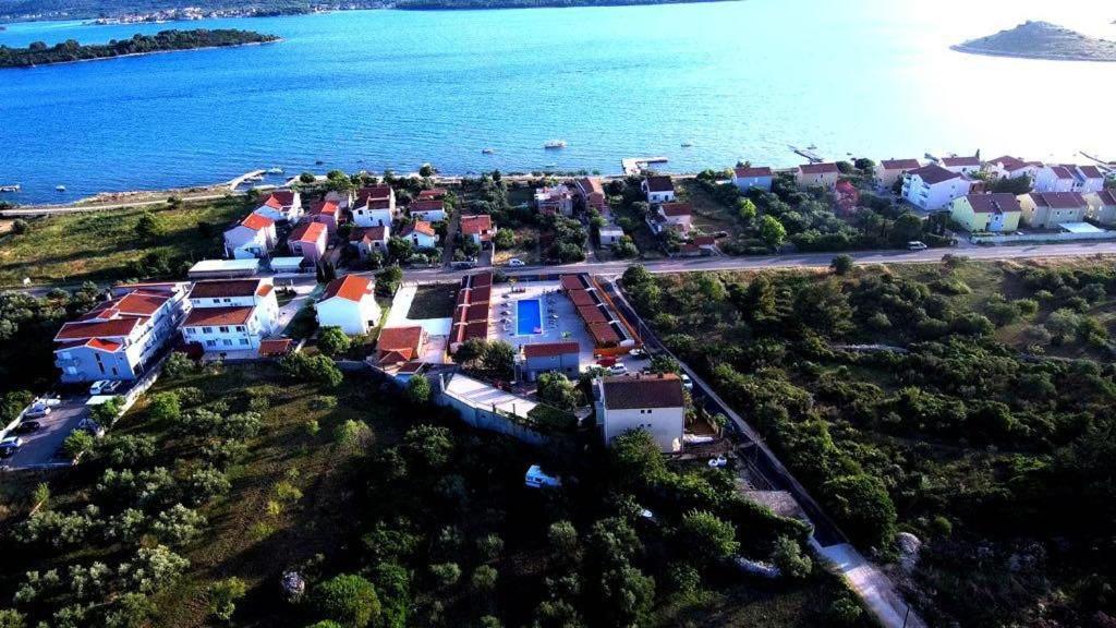 Poolside Mobile Home Turanj Eksteriør bilde