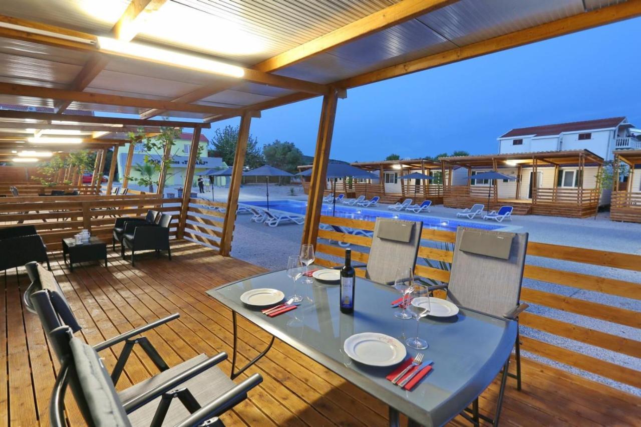 Poolside Mobile Home Turanj Eksteriør bilde