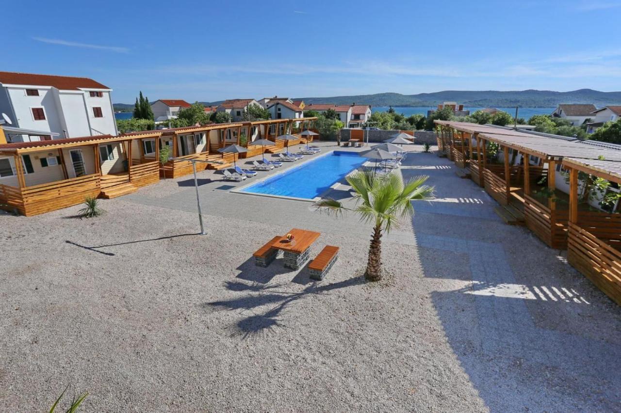 Poolside Mobile Home Turanj Eksteriør bilde