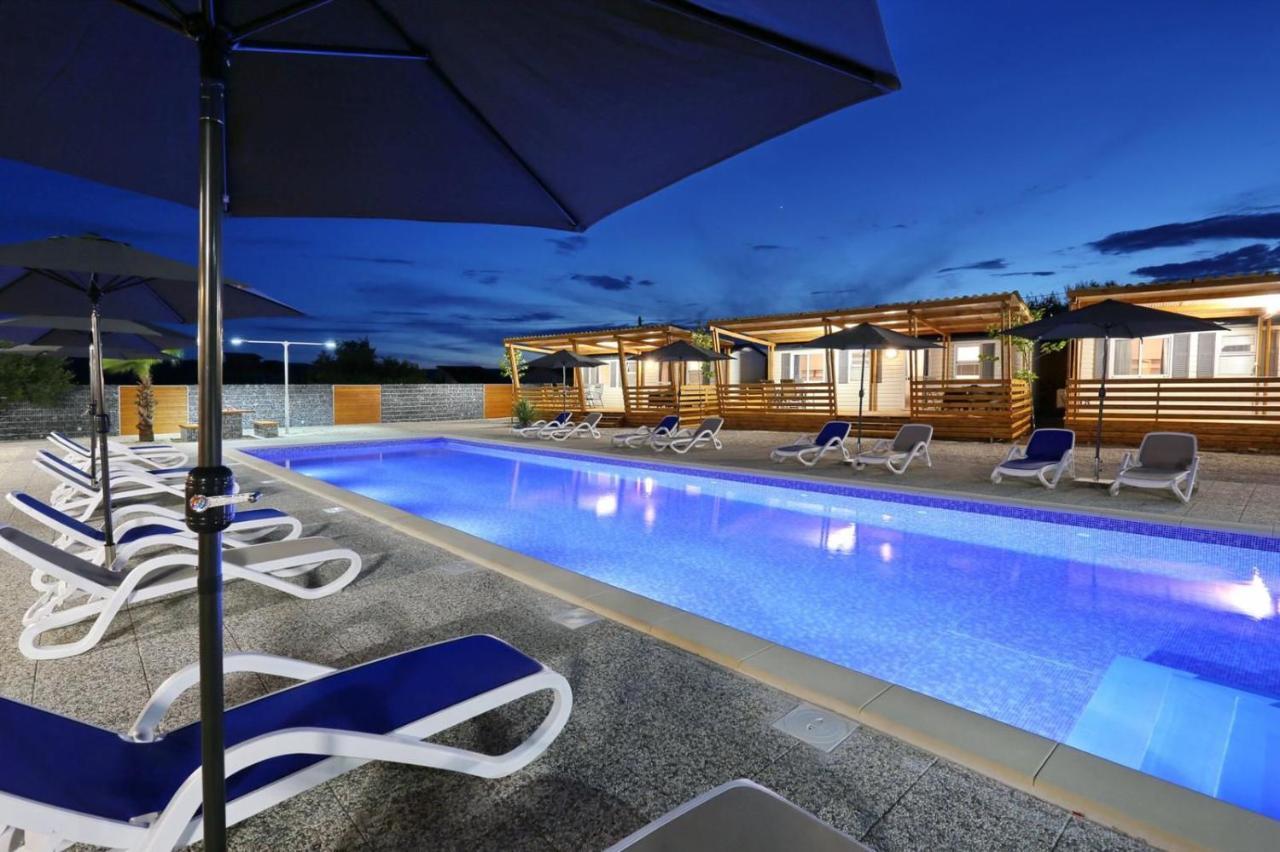 Poolside Mobile Home Turanj Eksteriør bilde